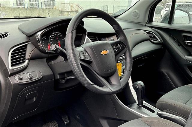 2022 Chevrolet Trax LS - Photo 8