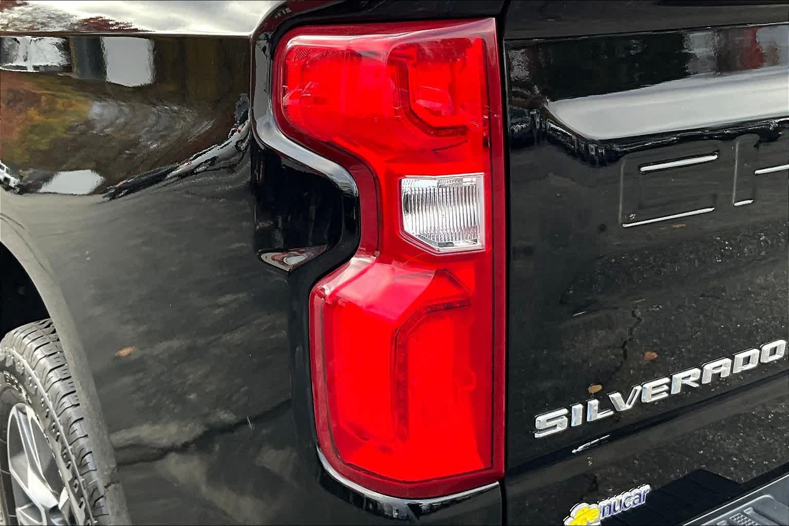 2021 Chevrolet Silverado 1500 RST 4WD Crew Cab 147 - Photo 32