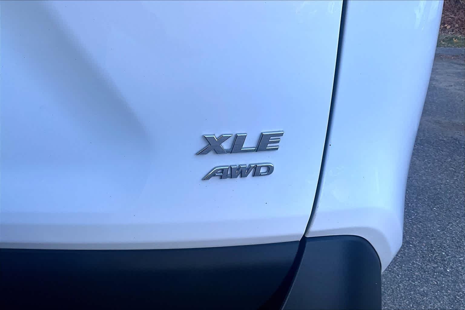 2021 Toyota RAV4 XLE - Photo 28