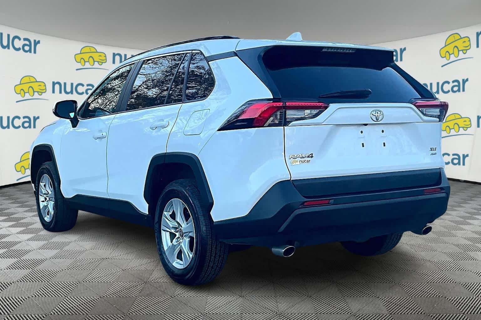 2021 Toyota RAV4 XLE - Photo 4