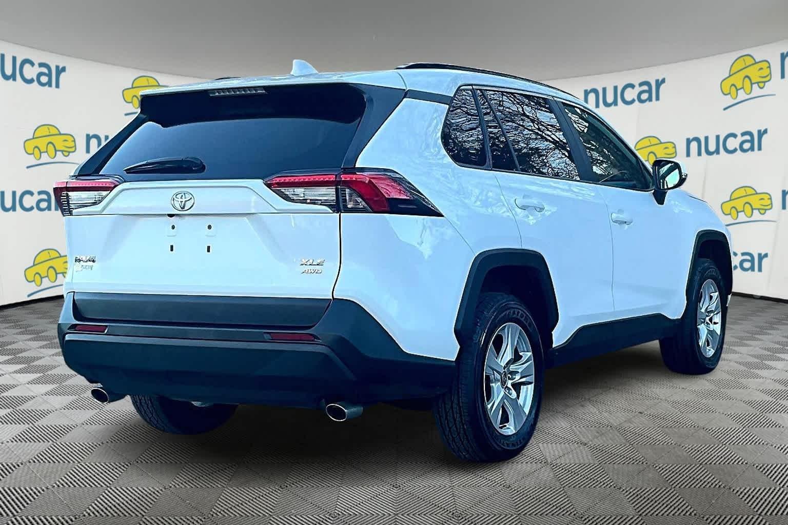 2021 Toyota RAV4 XLE - Photo 6