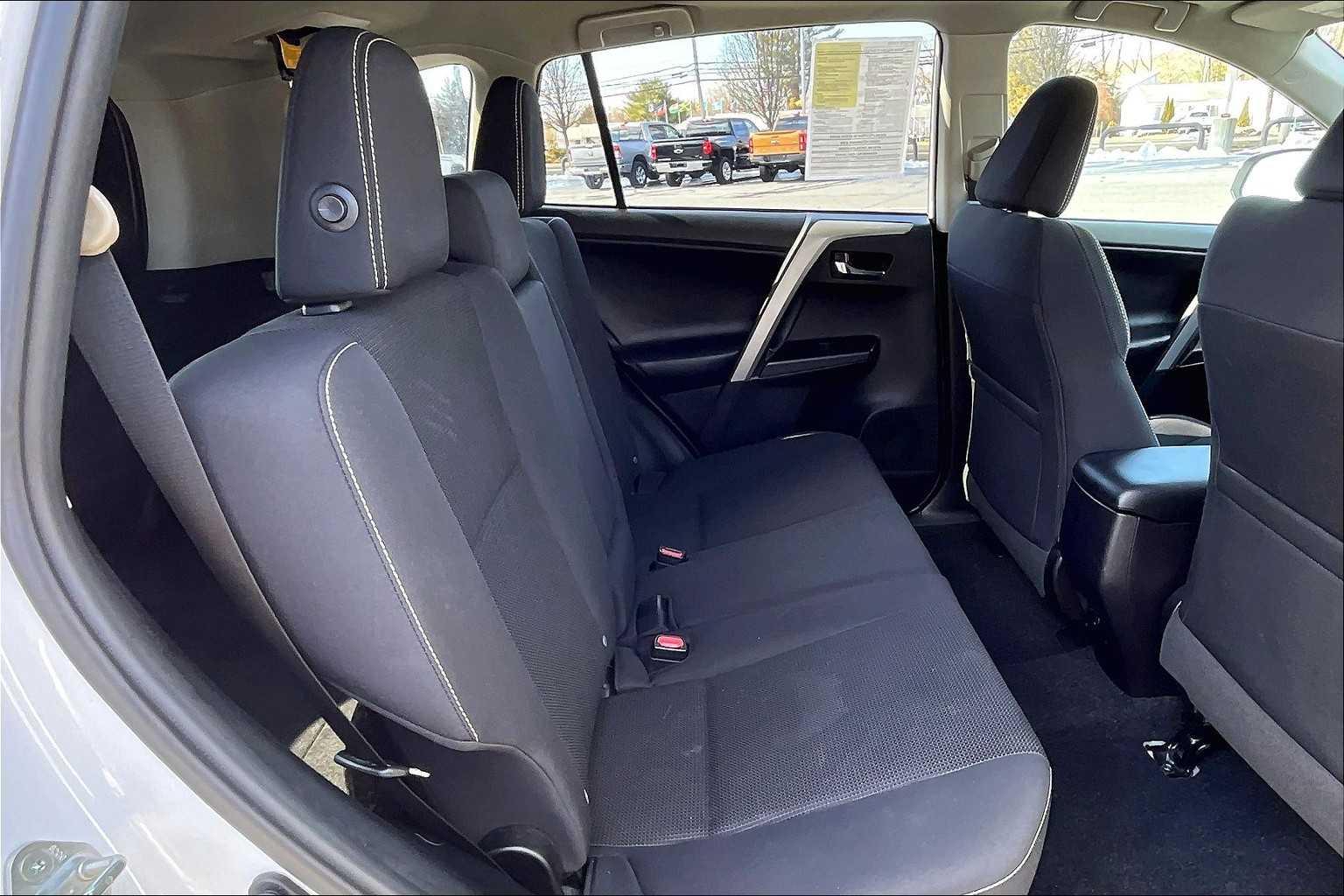 2018 Toyota RAV4 XLE - Photo 16