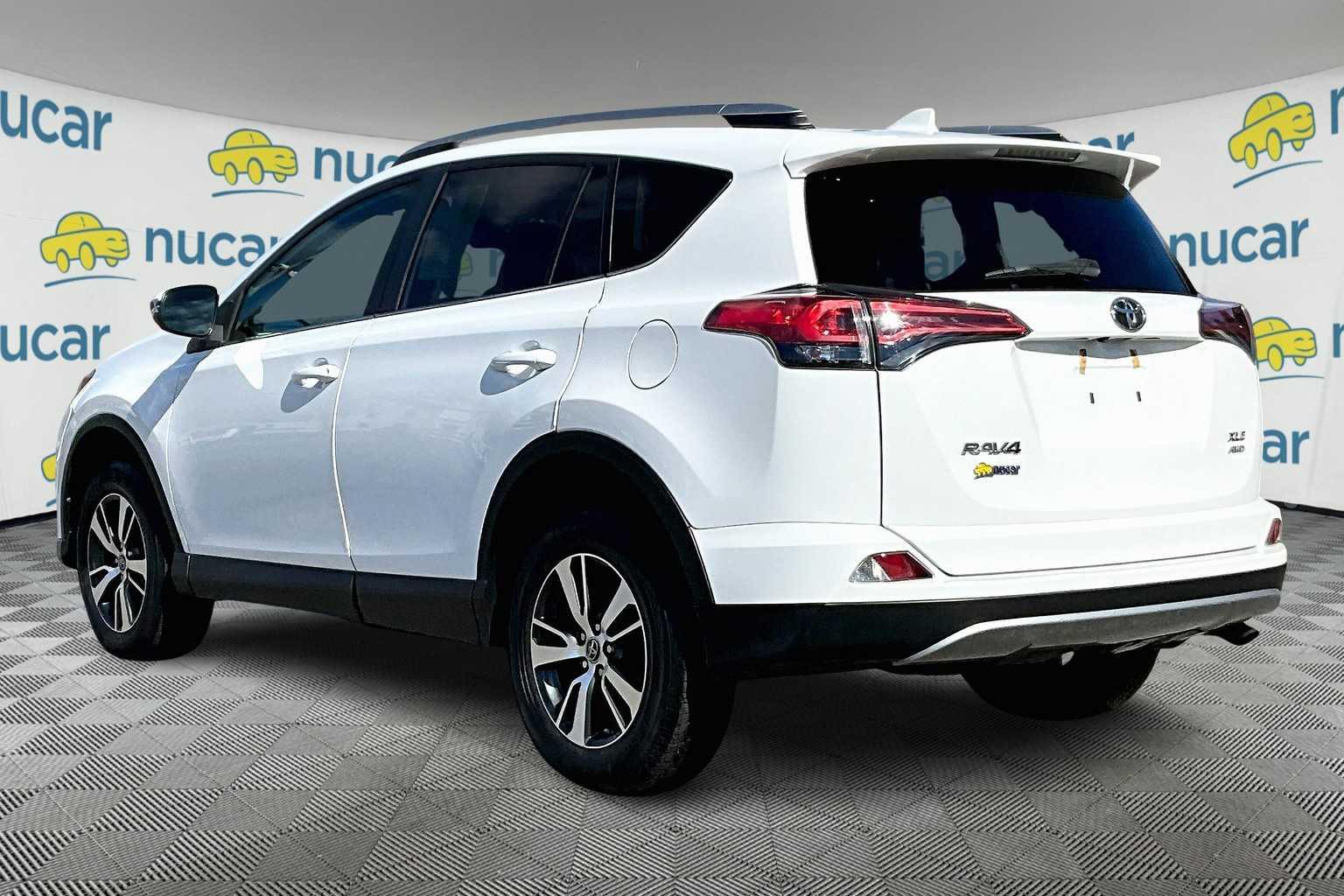 2018 Toyota RAV4 XLE - Photo 4