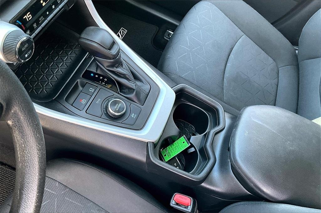 2021 Toyota RAV4 Hybrid XLE - Photo 20