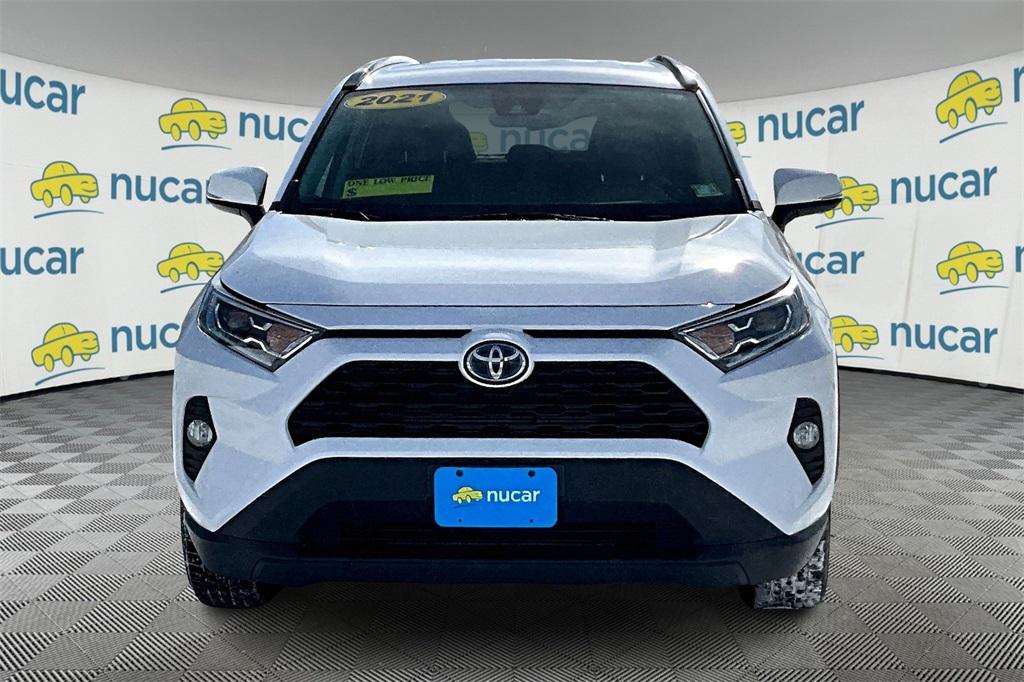 2021 Toyota RAV4 Hybrid XLE - Photo 2