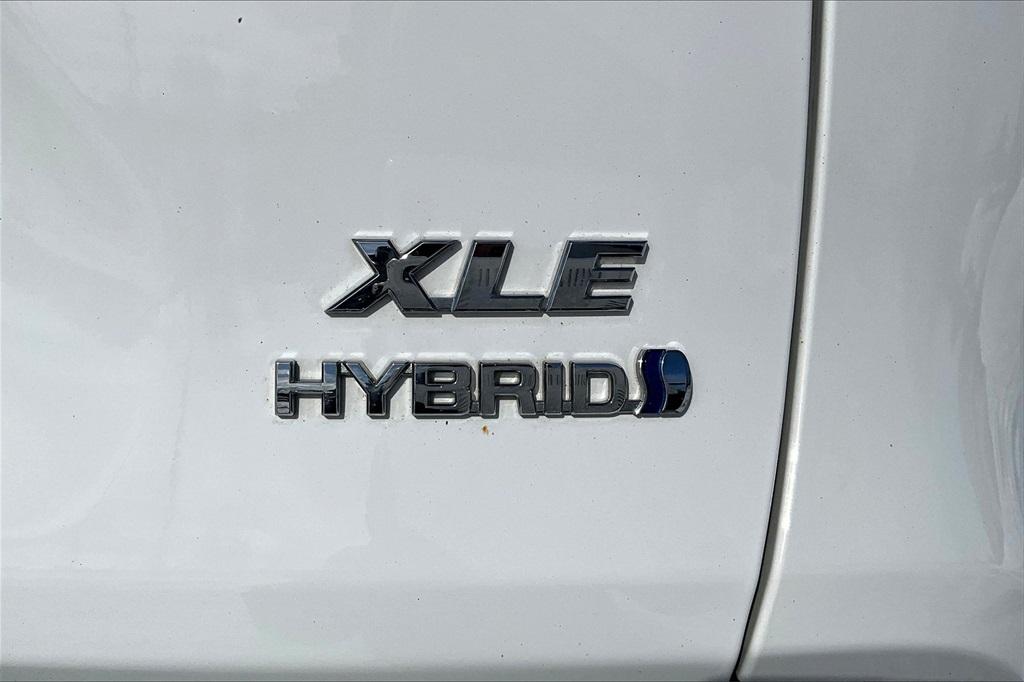 2021 Toyota RAV4 Hybrid XLE - Photo 28