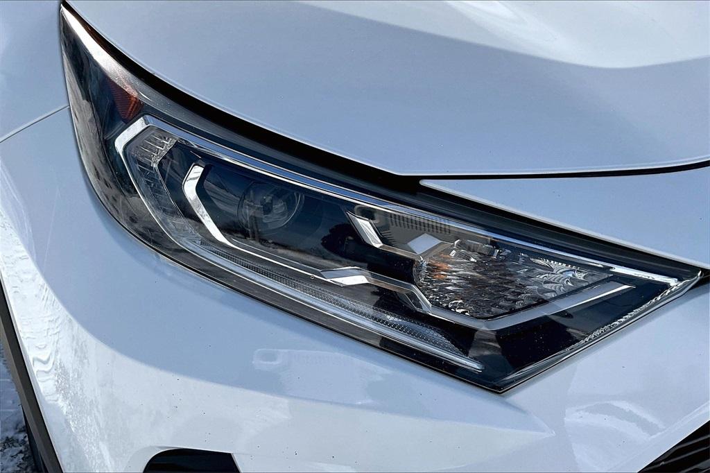 2021 Toyota RAV4 Hybrid XLE - Photo 32