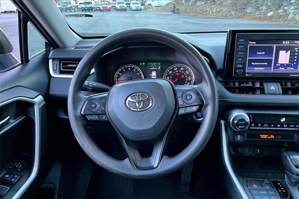 2022 Toyota RAV4 XLE - Photo 17