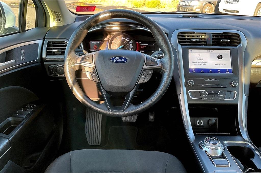 2020 Ford Fusion SE - Photo 17