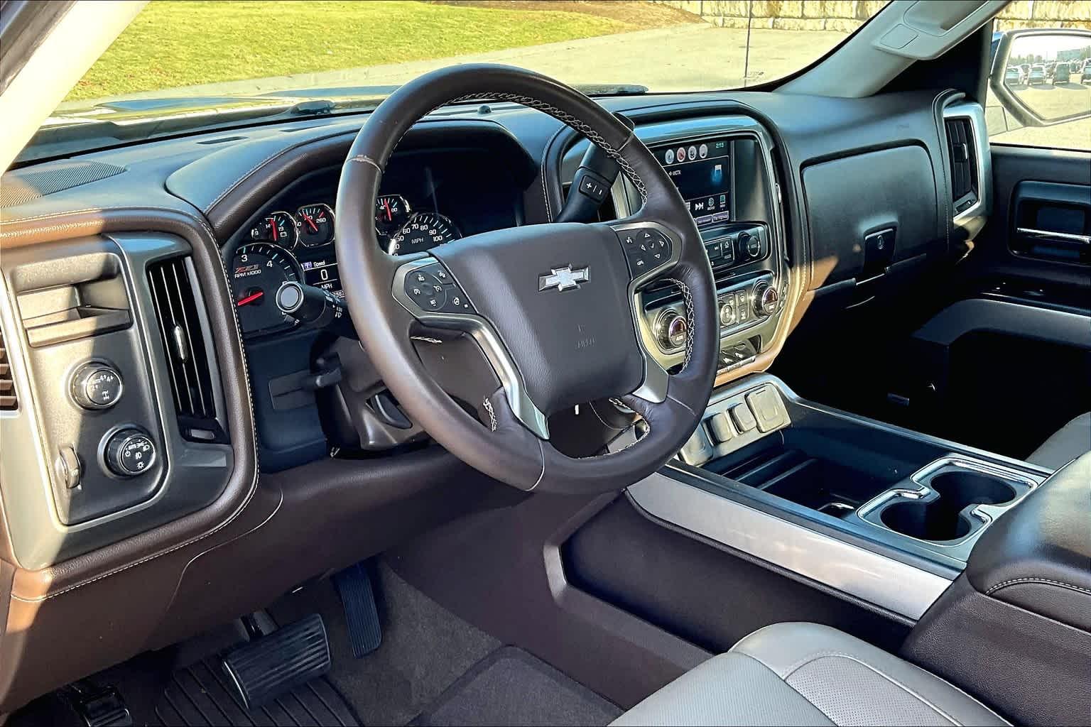 2018 Chevrolet Silverado 1500 LTZ 4WD Crew Cab 143.5 - Photo 8