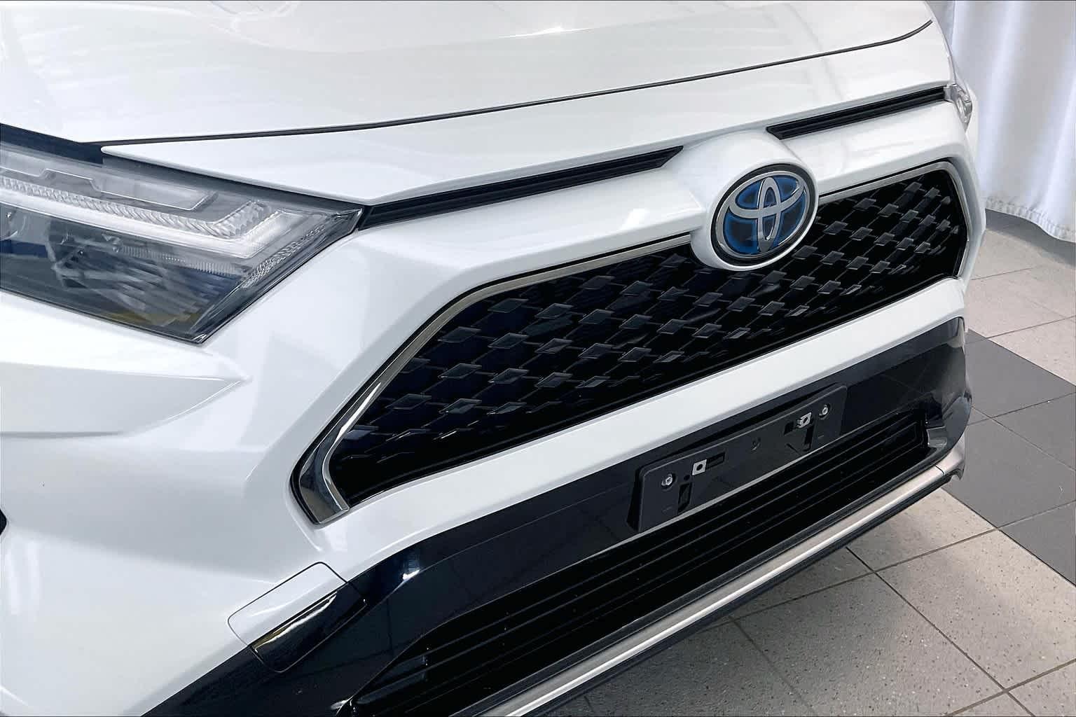 2023 Toyota RAV4 Prime XSE - Photo 32