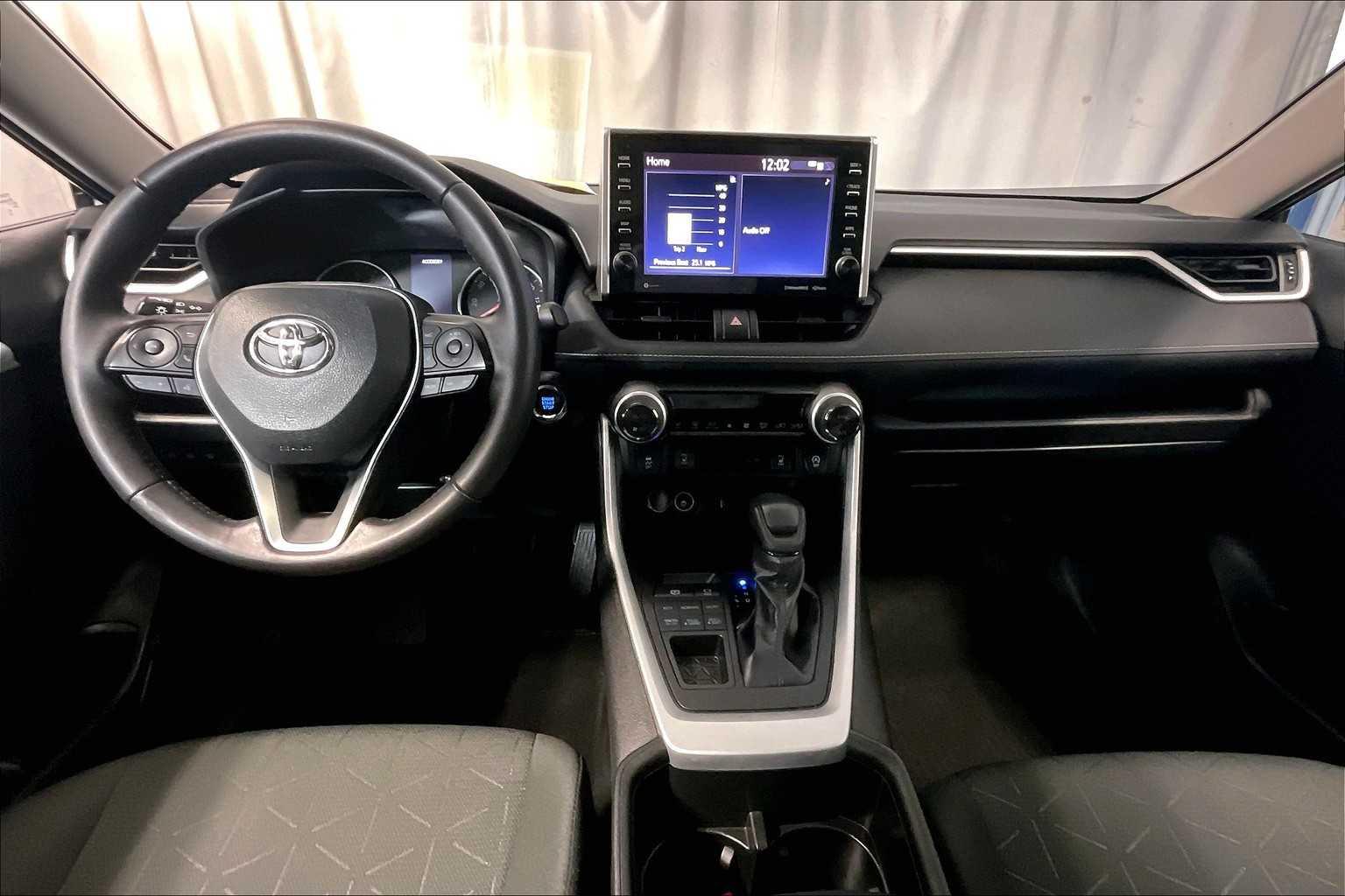 2022 Toyota RAV4 XLE - Photo 21