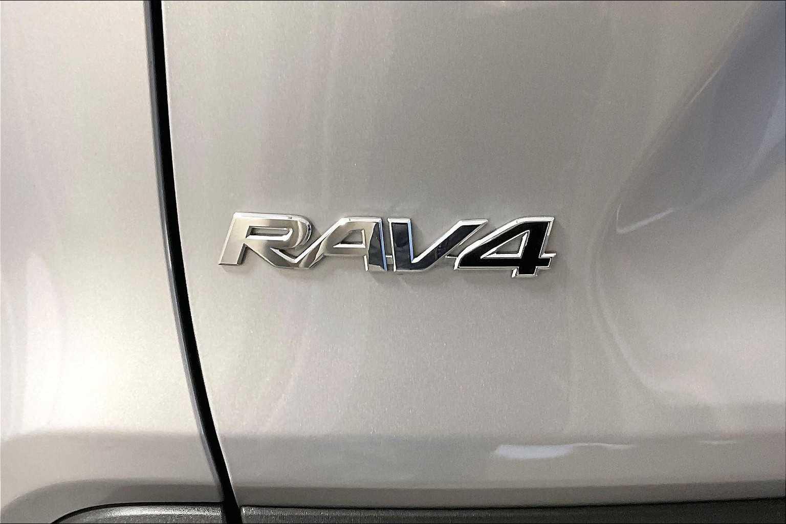 2022 Toyota RAV4 XLE - Photo 29