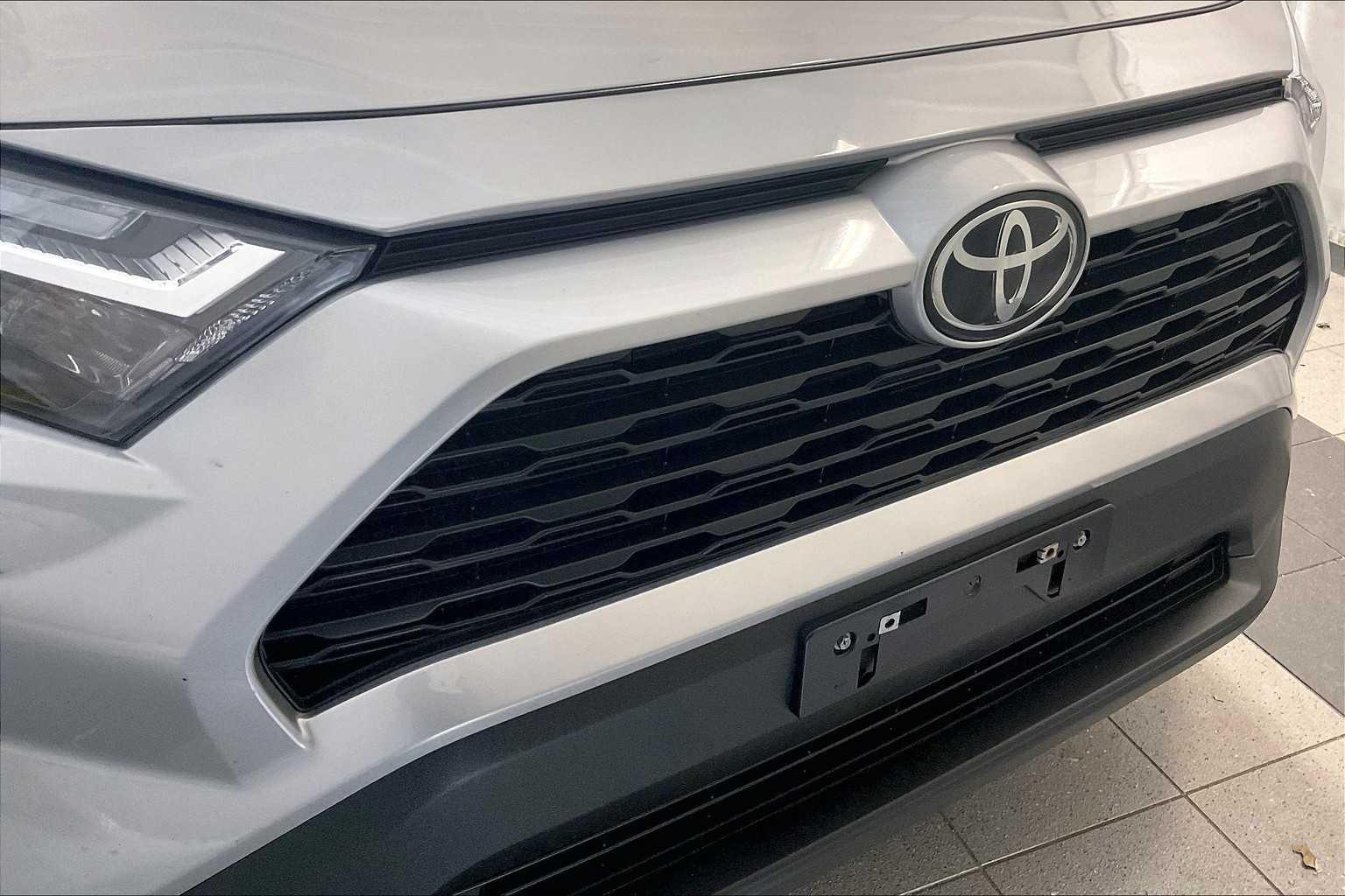 2022 Toyota RAV4 XLE - Photo 32