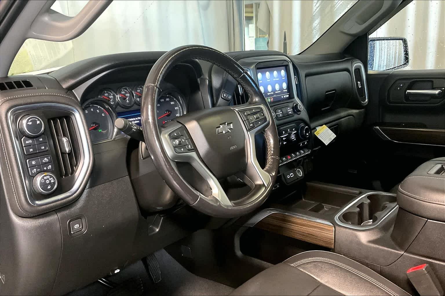 2019 Chevrolet Silverado 1500 LT Trail Boss 4WD Crew Cab 147 - Photo 16