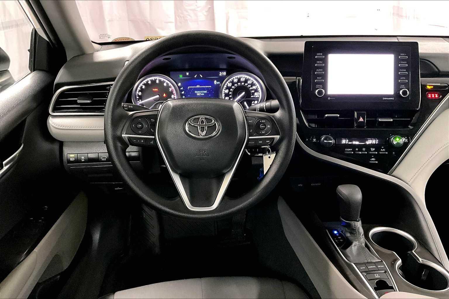 2022 Toyota Camry LE - Photo 17