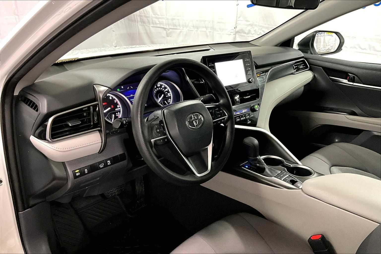 2022 Toyota Camry LE - Photo 8