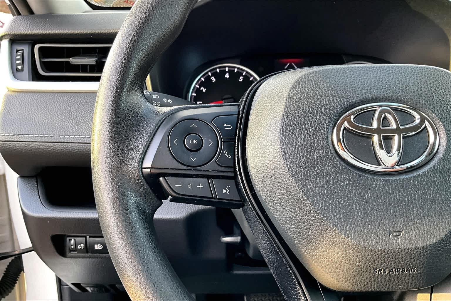 2021 Toyota RAV4 LE - Photo 22