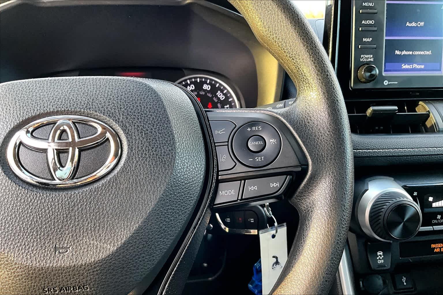 2021 Toyota RAV4 LE - Photo 23