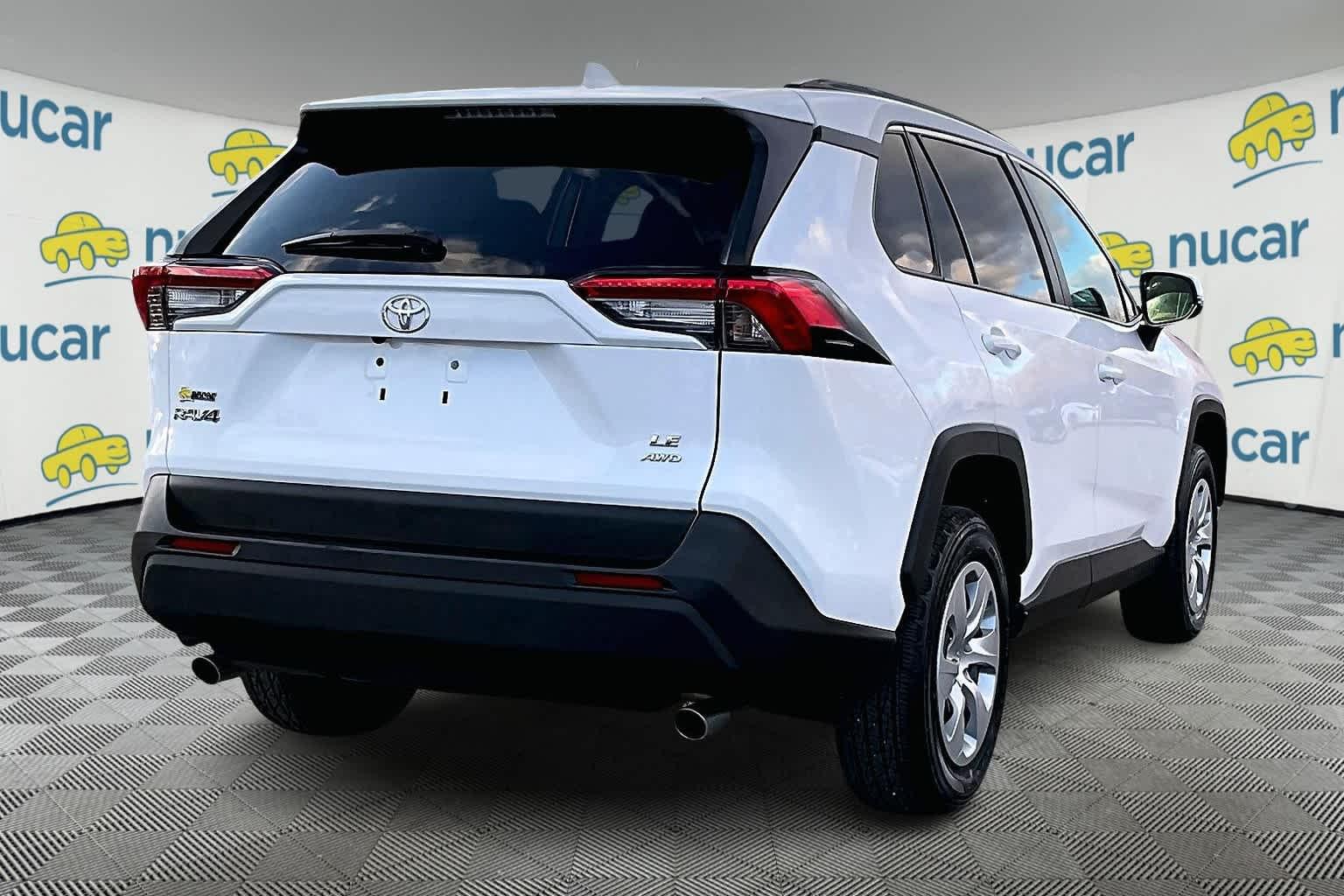 2021 Toyota RAV4 LE - Photo 6