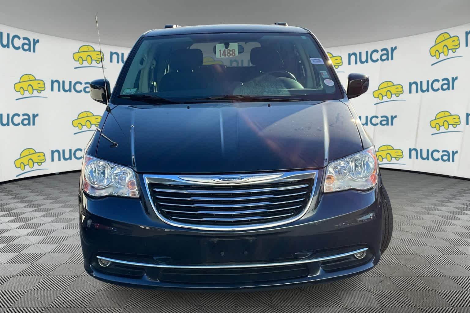 2014 Chrysler Town & Country Touring - Photo 2