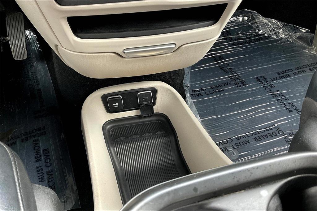 2020 Chrysler Voyager LXI - Photo 31