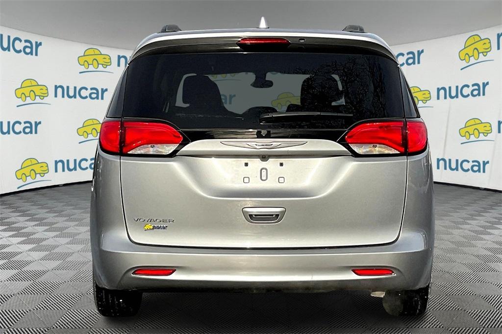 2020 Chrysler Voyager LXI - Photo 5