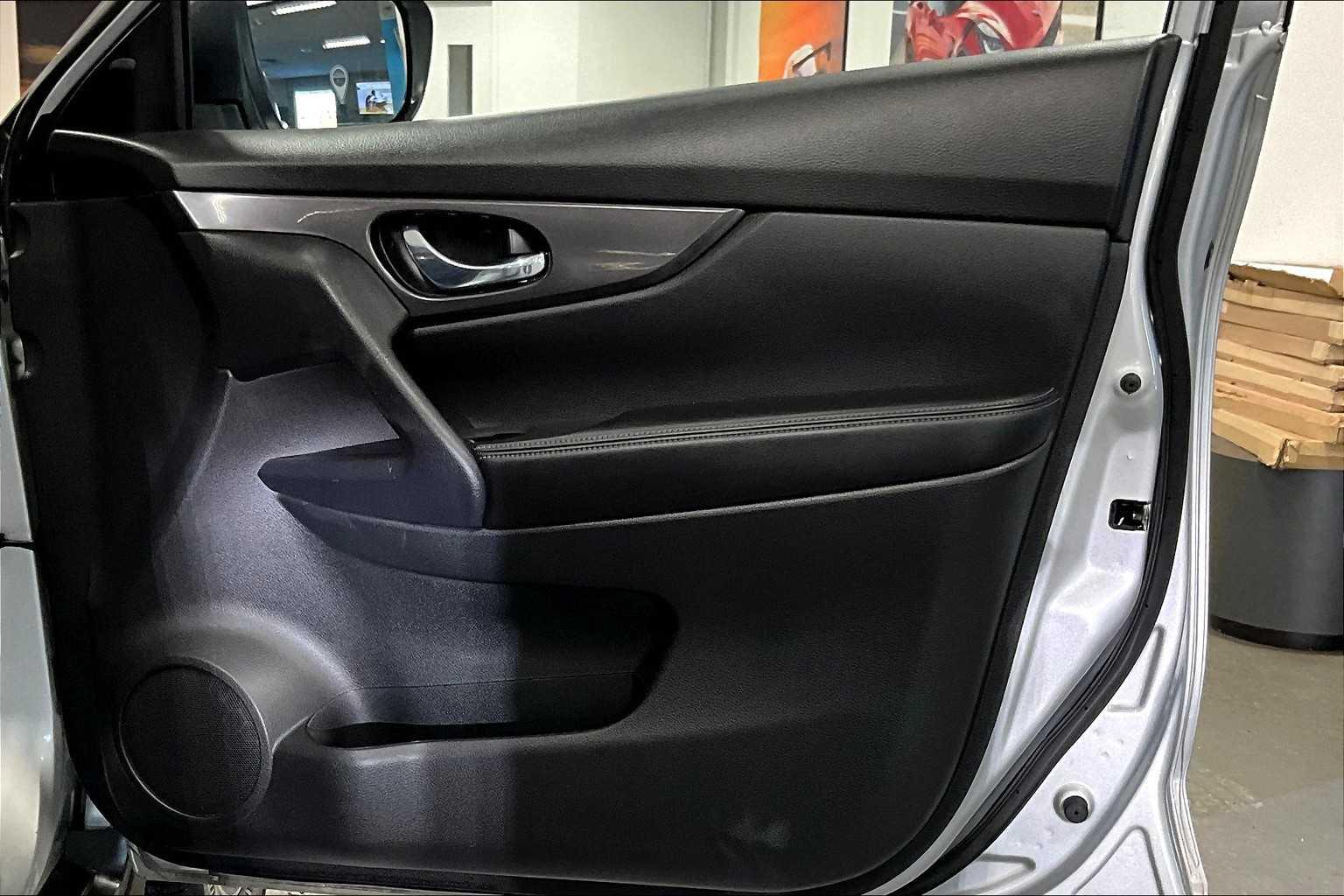 2019 Nissan Rogue SV - Photo 12