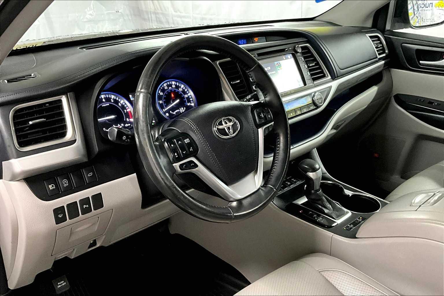 2017 Toyota Highlander Limited - Photo 8