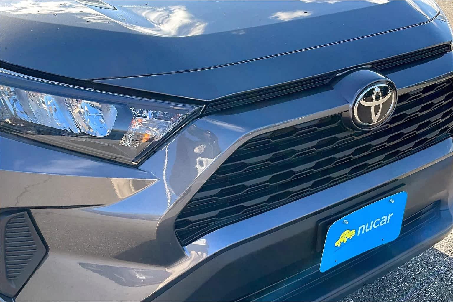 2021 Toyota RAV4 LE - Photo 31