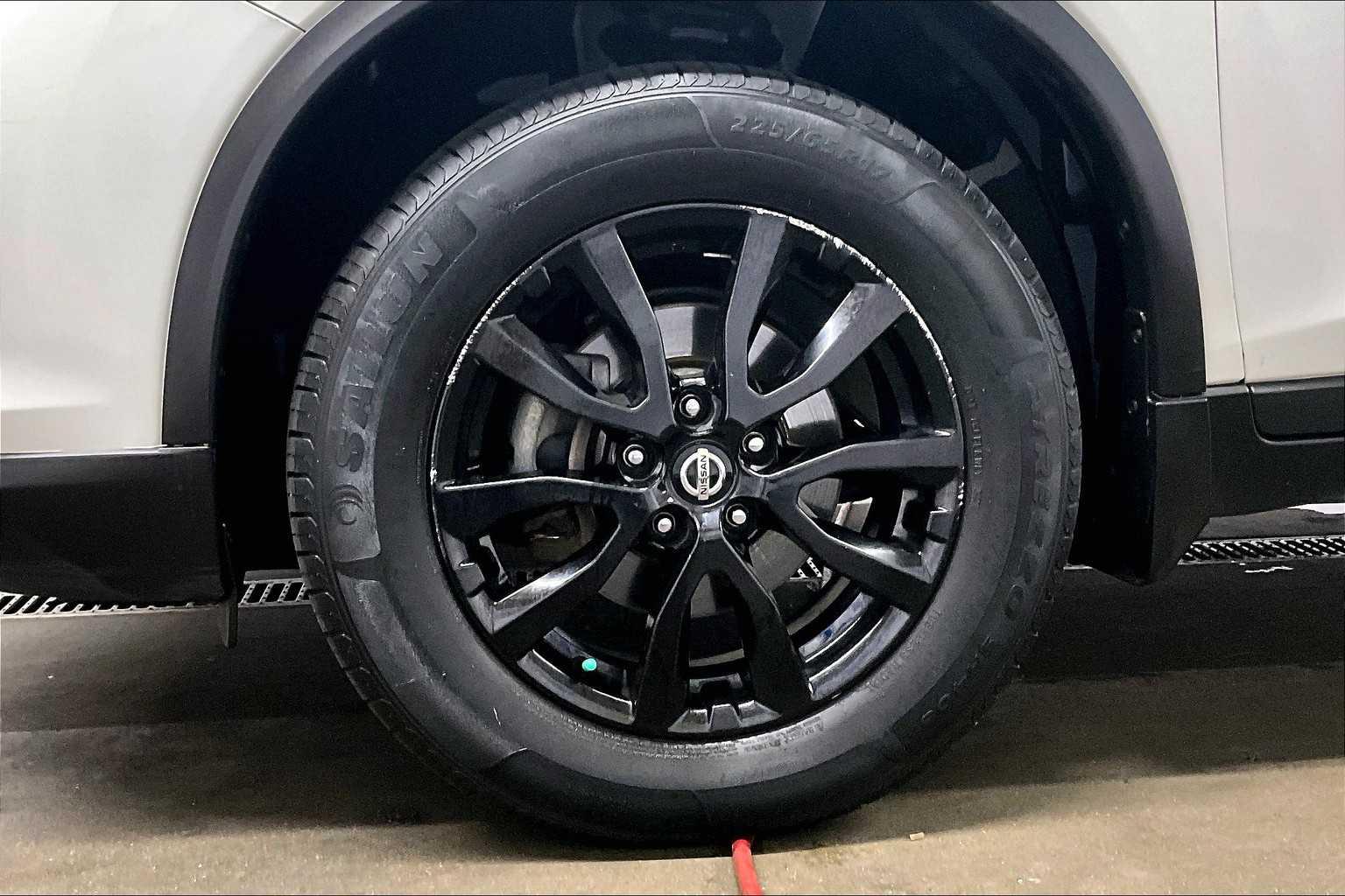 2018 Nissan Rogue SV - Photo 7