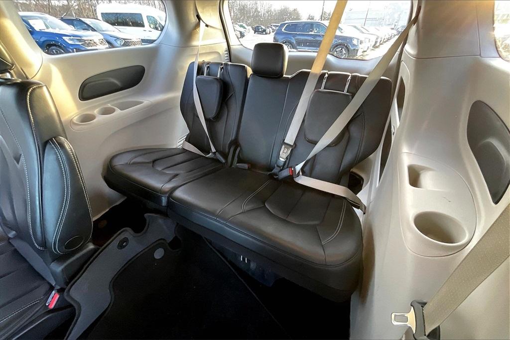 2023 Chrysler Pacifica Touring L - Photo 16