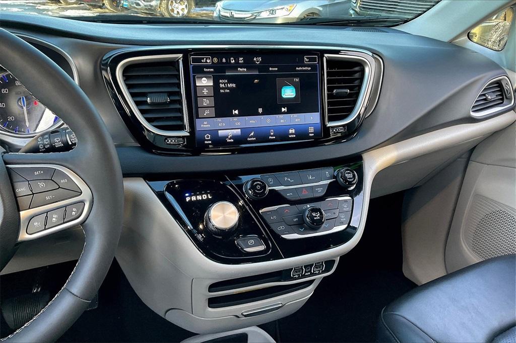 2023 Chrysler Pacifica Touring L - Photo 18