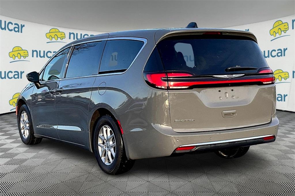 2023 Chrysler Pacifica Touring L - Photo 4