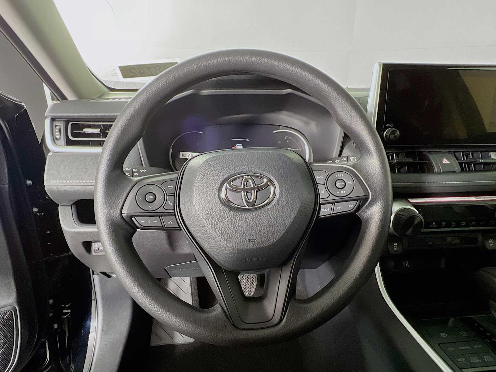 2024 Toyota RAV4 LE - Photo 7