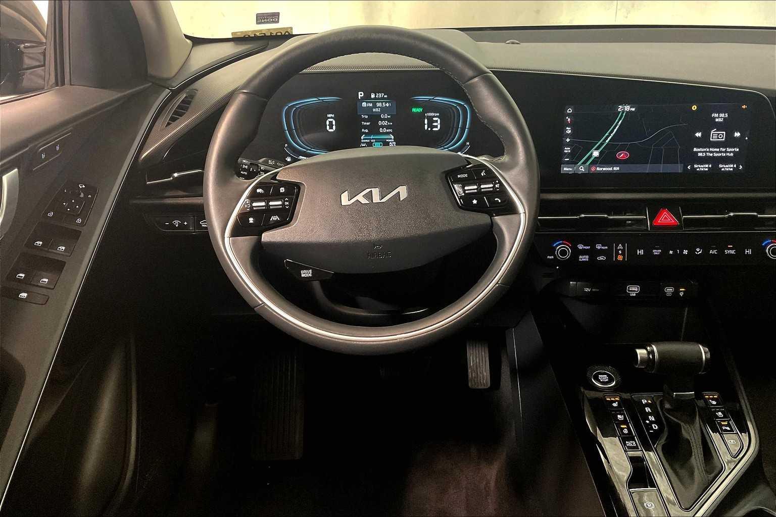 2023 Kia Niro SX - Photo 18