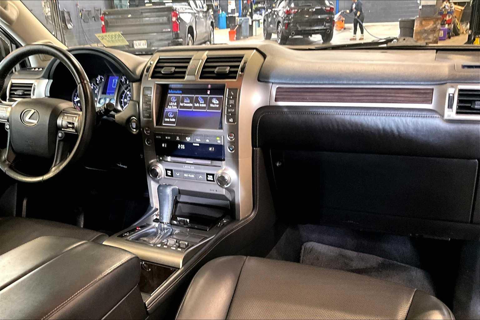 2017 Lexus GX GX 460 - Photo 14