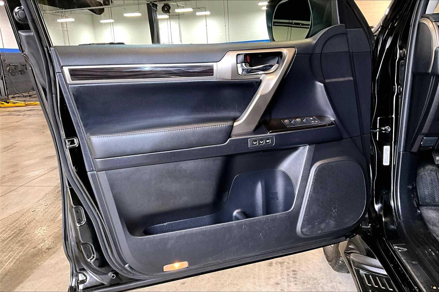 2017 Lexus GX GX 460 - Photo 9