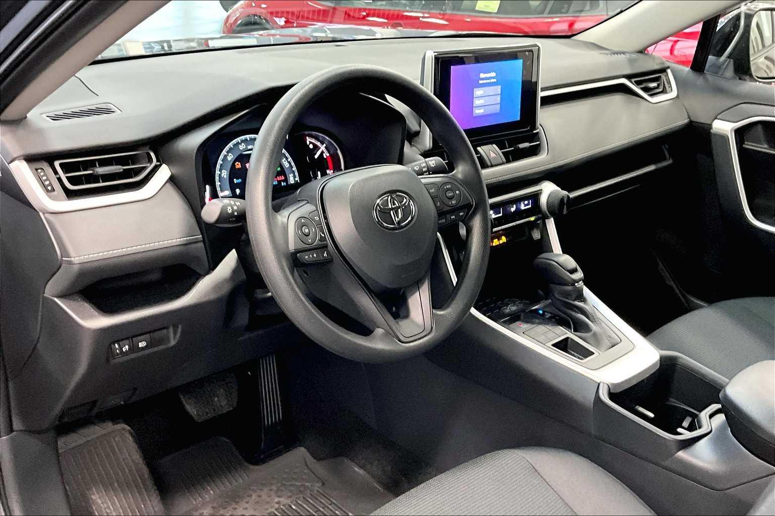 2025 Toyota RAV4 LE - Photo 9