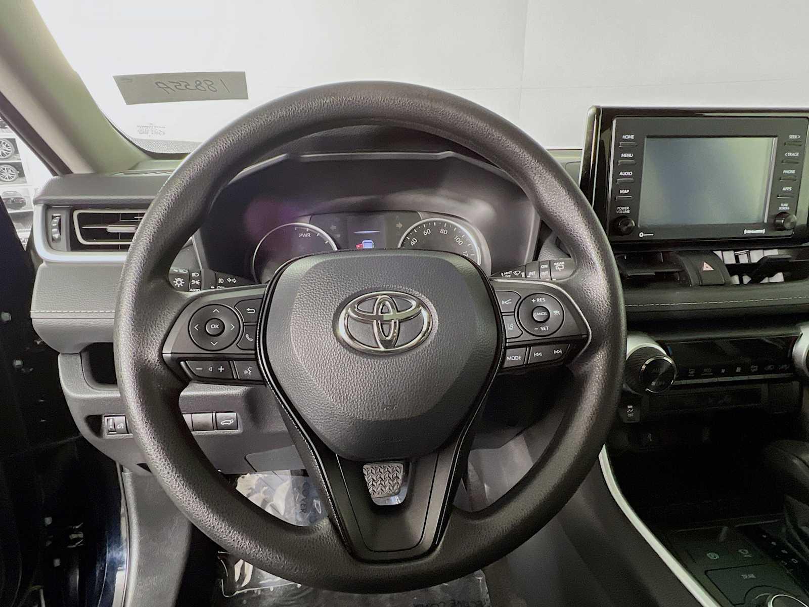 2021 Toyota RAV4 Hybrid XLE - Photo 11