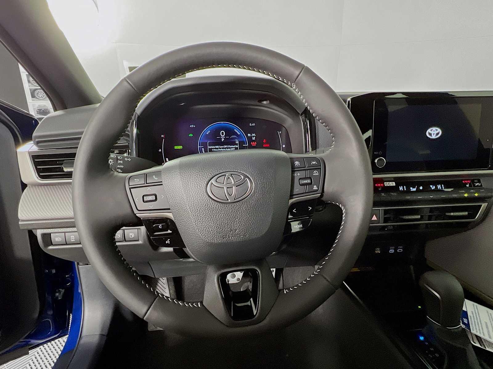 2025 Toyota Camry SE - Photo 7