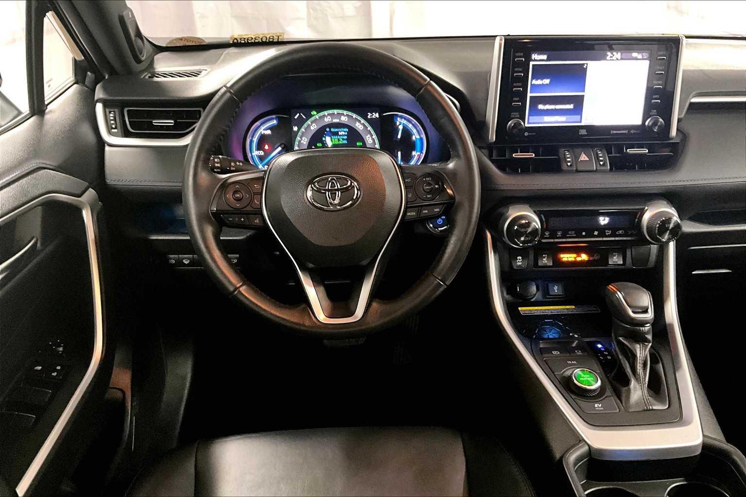 2020 Toyota RAV4 Hybrid XSE - Photo 17