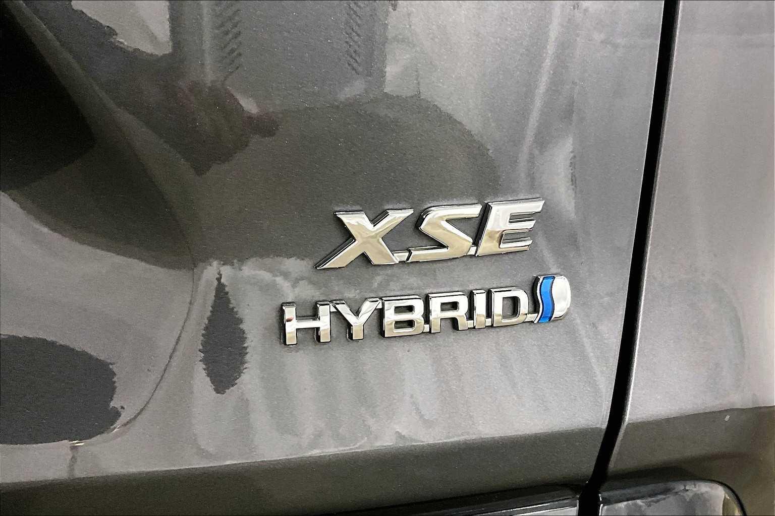 2020 Toyota RAV4 Hybrid XSE - Photo 28