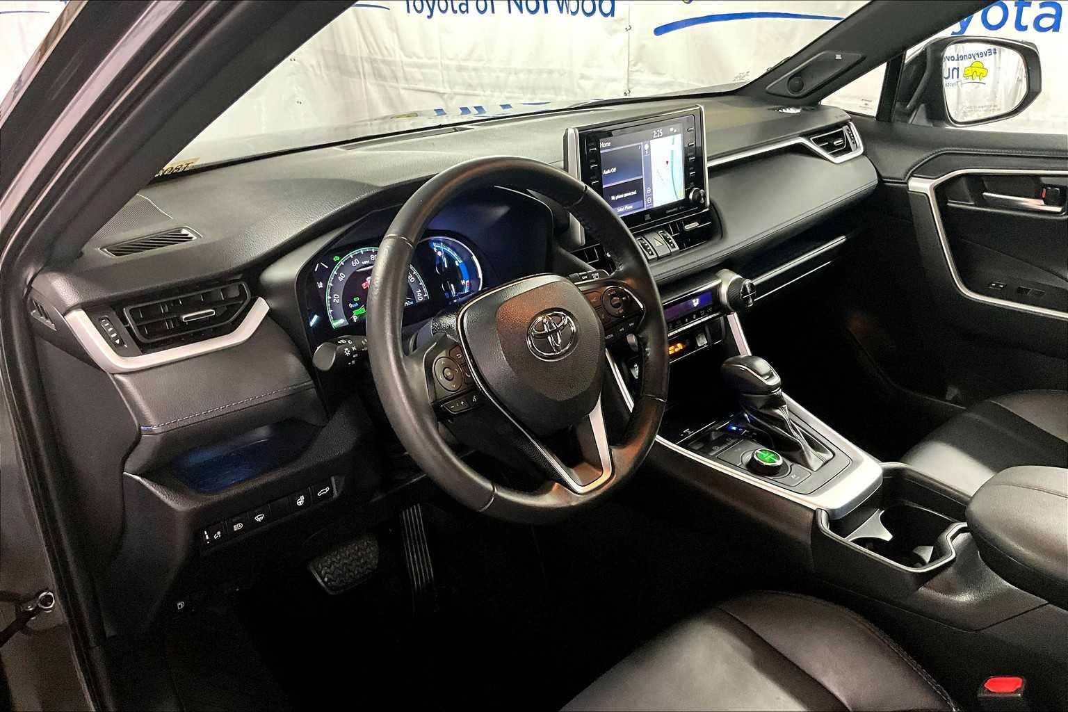 2020 Toyota RAV4 Hybrid XSE - Photo 8