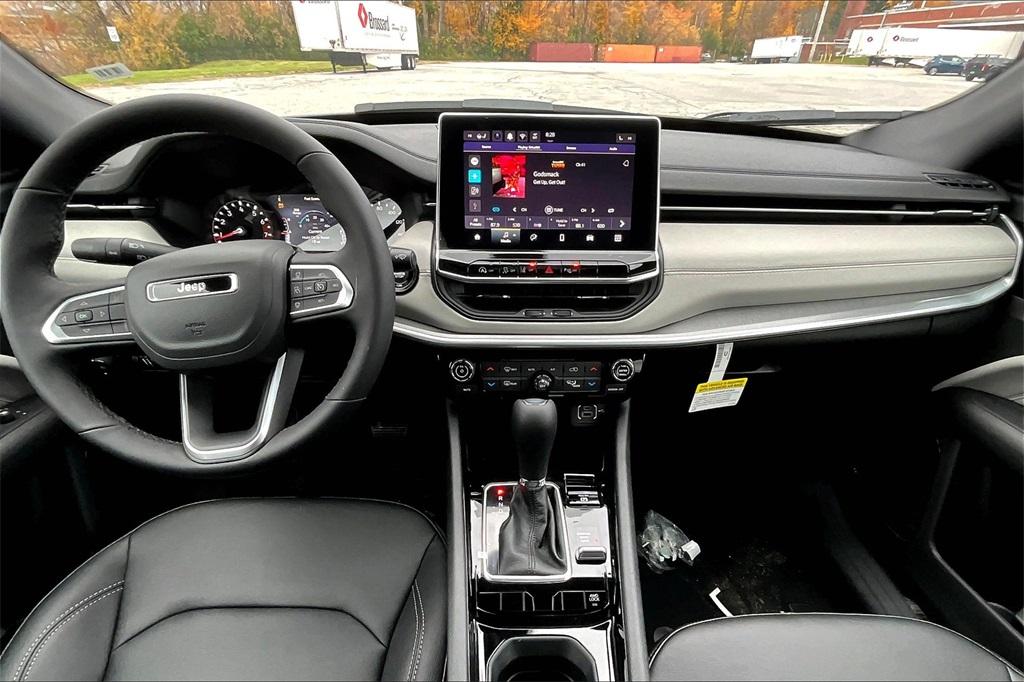 2025 Jeep Compass Limited - Photo 12