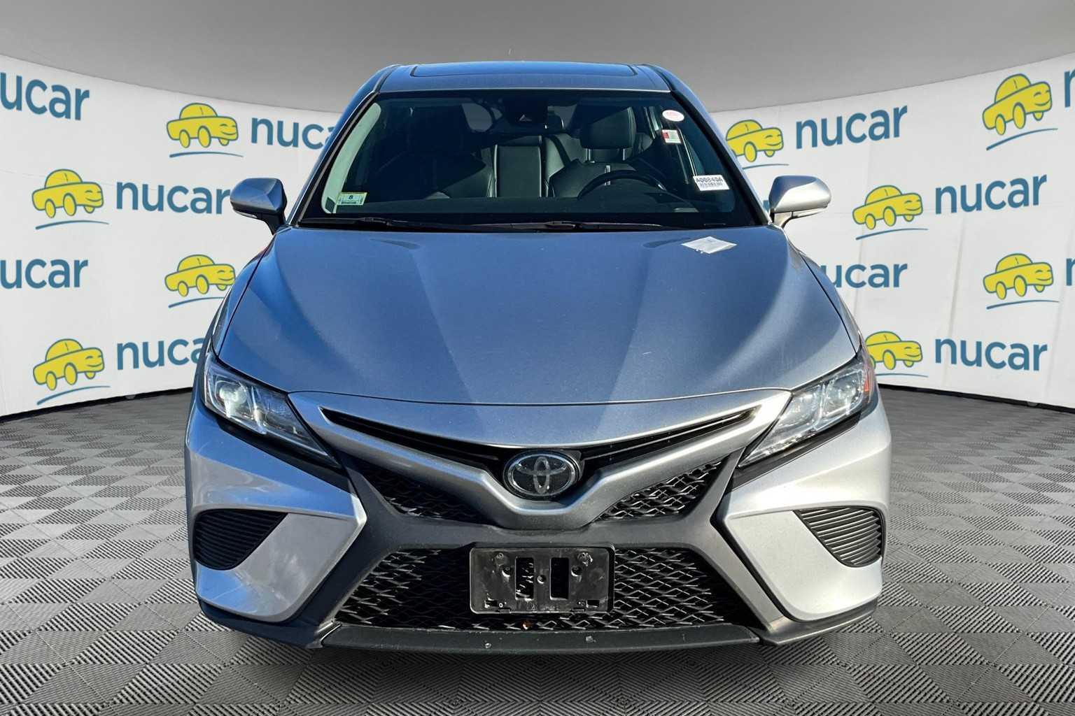 2019 Toyota Camry SE - Photo 2