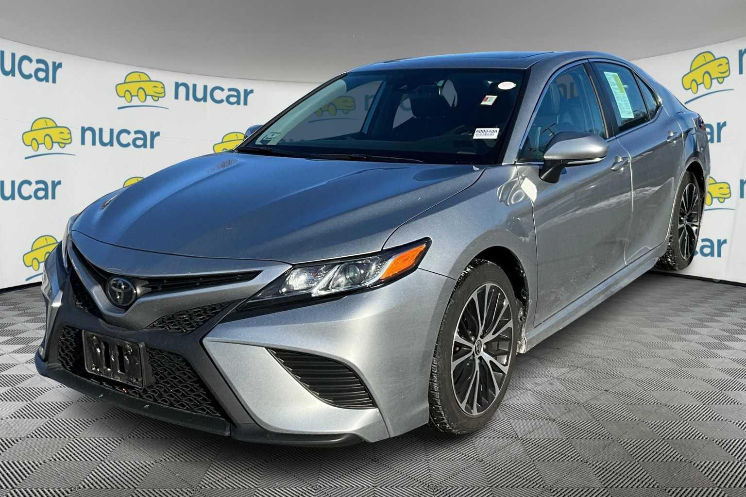 2019 Toyota Camry SE - Photo 3