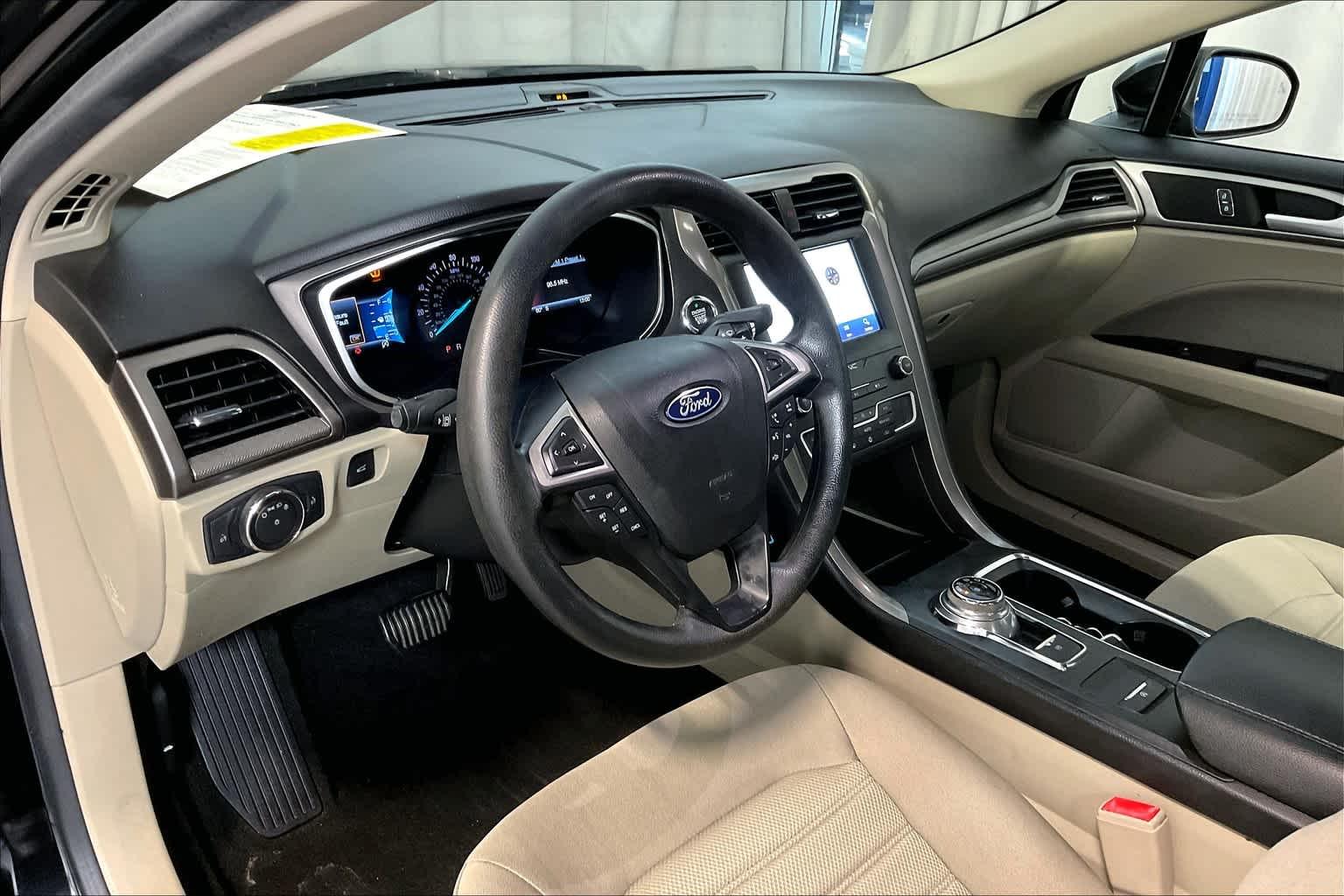 2019 Ford Fusion SE - Photo 8