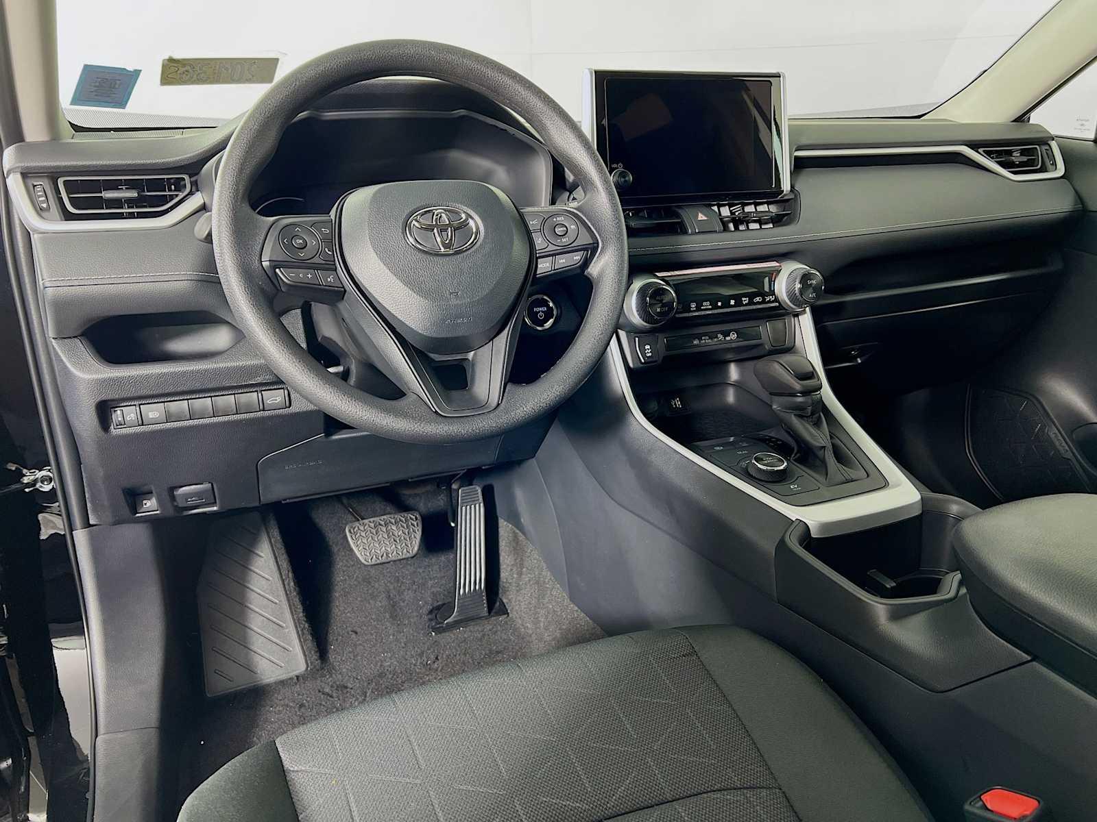 2024 Toyota RAV4 Hybrid XLE - Photo 6