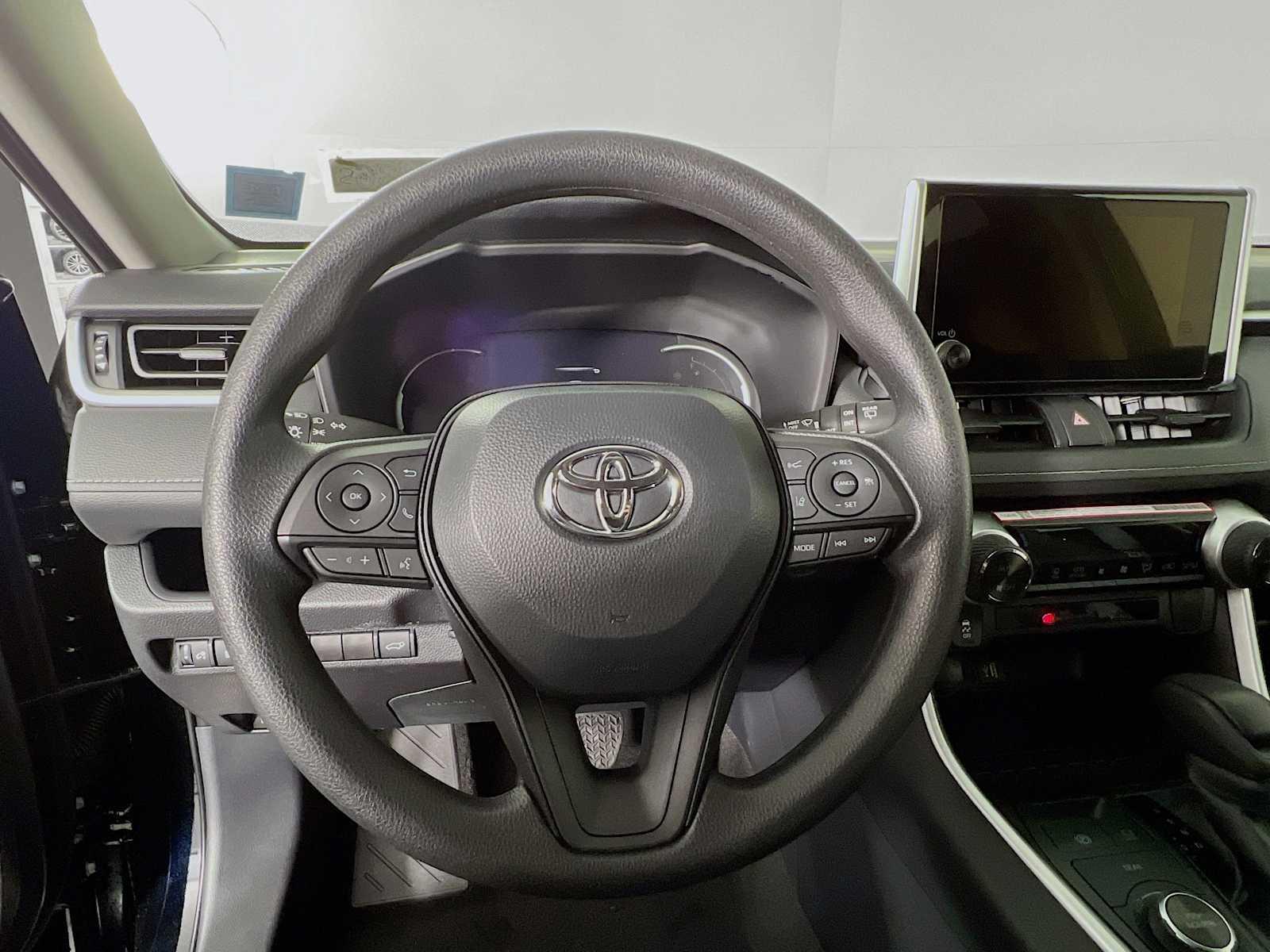 2024 Toyota RAV4 Hybrid XLE - Photo 7